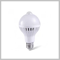 Mozgásérzékelős LED izzó E27 foglalatba 7W